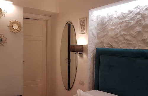 Bari City Centre House | Room Del Giglio, elegant room in the center of Bari