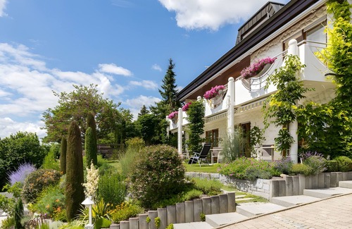 Gailingen Apartment | Room 'Doppelzimmer 4' with Mountain View, Private Terrace and Wi-Fi