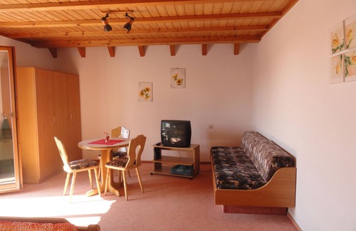 Sipplingen Apartment | Room 'Doppelzimmer' with Balcony and Wi-Fi