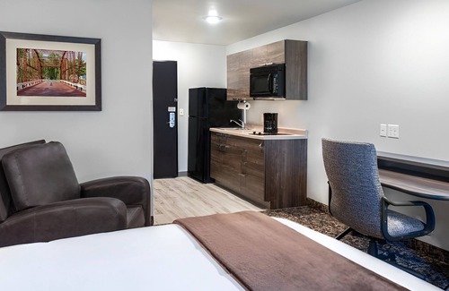 Dahlgren Hotel | Room for Families Near Dahlgren Railroad Trail and Dahlgren Heritage Museum