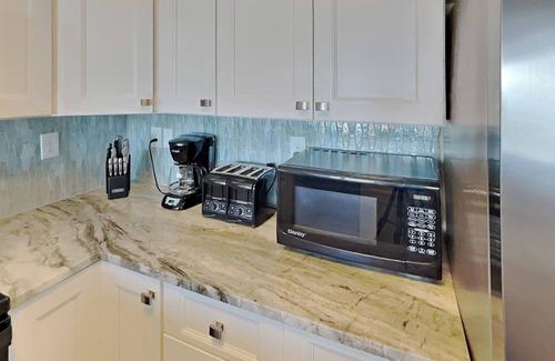 Put-in-Bay Condo | Room for You and Your Friends - 4 BR Directly on Lake Erie max 12 ppl CON 202