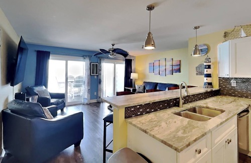 Put-in-Bay Condo | Room for Your Family with 4 BR & 3 BA on Scenic Lake Erie - 12 Max - CON104