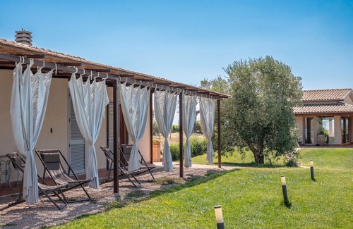 Magliano in Toscana Apartment | Room 'Giusti - 4 Querce' with Shared Garden, Wi-Fi and Air Conditioning