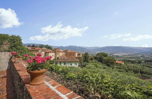 Montecarlo Apartment | Room 'Grand Suite Peperosa - Second Floor' with Shared Terrace and Wi-Fi