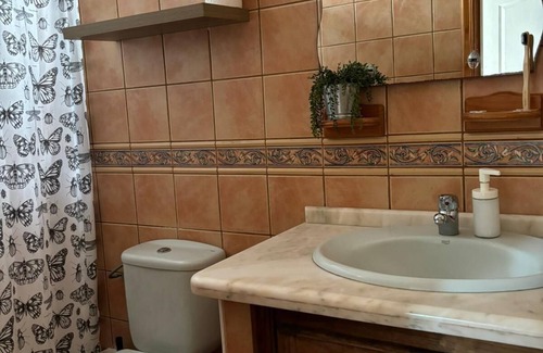 Los Gavilanes House | Room in a low 2 beds single shared house