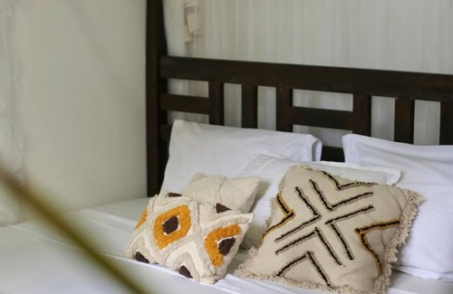 Mirissa House | Room in Chalet - Amlou Surf House - Villa