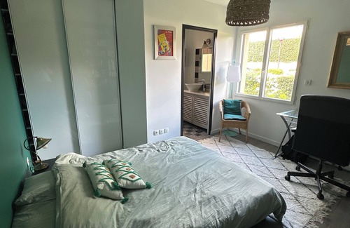 Sarge-les-le-Mans Bed & Breakfast | Room in contemporary house with swimming pool