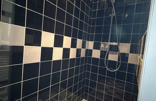 Sarge-les-le-Mans Bed & Breakfast | Room in contemporary house with swimming pool