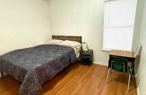 Dallas House | Room in Dallas near downtown