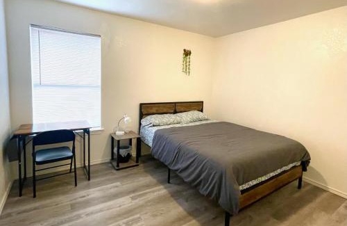 Dallas House | Room in Dallas near downtown