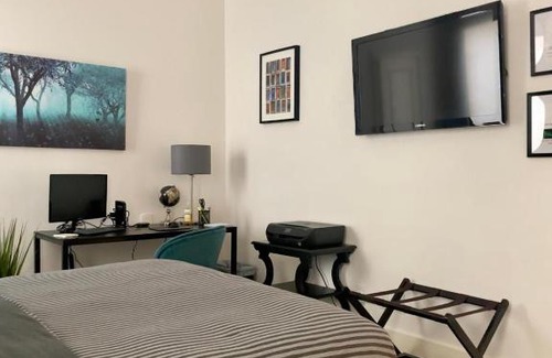 Montrose House | Room in Guest room - Moose Manor Guest Suite Downtown Houston num2894