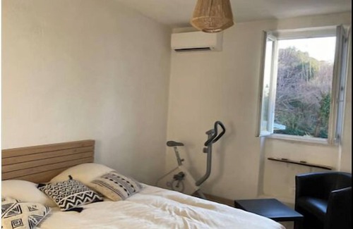 Chateauneuf-du-Rhone Bed & Breakfast | Room in house drome + viarhona + freeway + jacuzzi (extra charge)