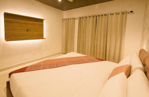 Landour House | Room in Lodge - Oakwood 301 - Elegant Private Room With Balcony at Landour, Mussoorie