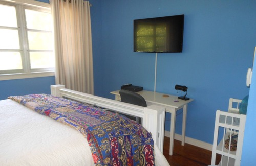 Temple Terrace Bed & Breakfast | Room in quiet neighborhood close to I-75, USF, H Lee Moffitt, Verizon & More