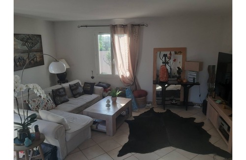 Perols Bed & Breakfast | ROOM IN QUIET VILLA WITH POOL PEROLS NEAR CARNON