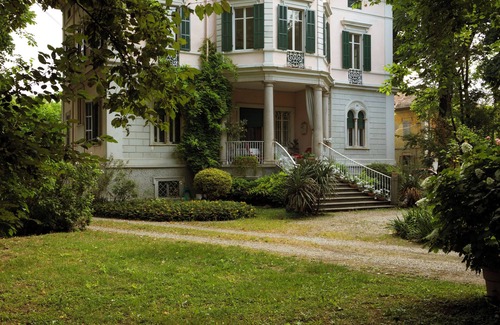 Roncopascolo Villa | Room in the library of the 19th century villa VILLA SPERANZA
