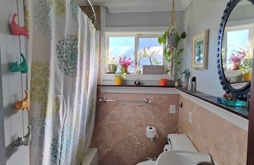 Southwestern Sacramento House | Room in vibrant home