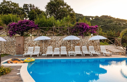 Sant'Angelo di Brolo Apartment | Room 'Infinito' with Mountain View, Wi-Fi and Air Conditioning
