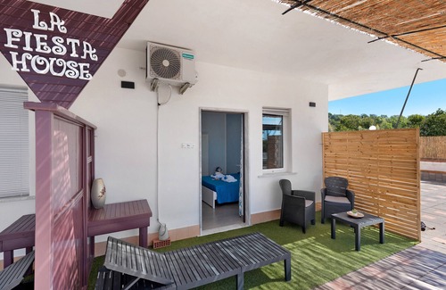 Capaccio-Paestum Apartment | Room 'La Fiesta' with Sea View, Wi-Fi and Air Conditioning