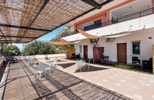 Capaccio-Paestum Apartment | Room 'La Fiesta' with Sea View, Wi-Fi and Air Conditioning