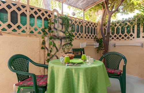 Vada Apartment | Room 'La Stanza Verde Degli Artisti' with Private Garden and Wi-Fi