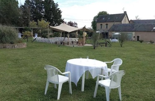 Fye Apartment | Room 'Le Meslay N°7 - Chambre 4 Pers' with Shared Terrace, Shared Garden and Wi-Fi