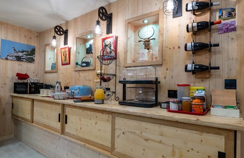 Vassieux-en-Vercors Apartment | Room 'Les Carlines' with Mountain View, Shared Terrace and Wi-Fi