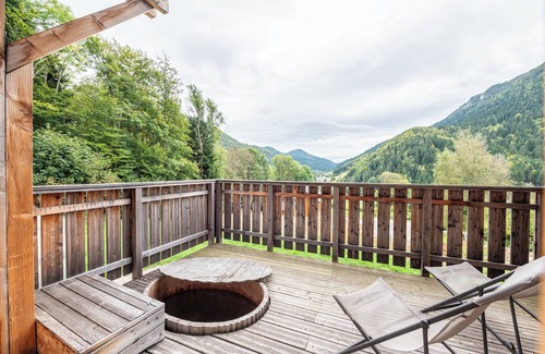 Aillon-le-Jerune Ski Chalet | Room 'Lodge La Vie En Rose' with Mountain View and Private Terrace