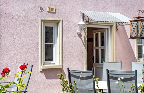 Iphofen Apartment | Room 'Lutz - Zimmer 3' with Shared Terrace, Shared Garden and Wi-Fi