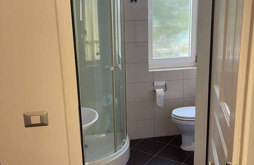 Pistoia House | Room 'Magnolia' with Shared Pool, Wi-Fi and Air Conditioning