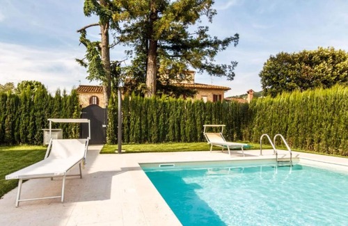 Pistoia House | Room 'Magnolia' with Shared Pool, Wi-Fi and Air Conditioning
