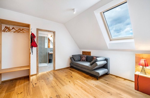 Lautlingen Apartment | Room 'Margitta' with Shared Terrace and Wi-Fi