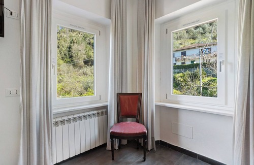 Rocchetta di Vara Apartment | Room 'Matrimoniale - Doppia Letti Singoli' with Mountain View, Wi-Fi and Air Conditioning