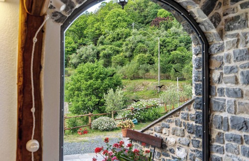 Velva Apartment | Room 'Mereta' with Mountain View, Wi-Fi and Air Conditioning