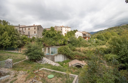 Bastelica Apartment | Room 'Murella' with Wi-Fi and Air Conditioning