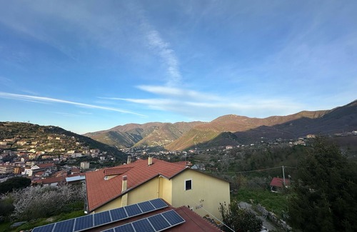 Piazza-Tralia-Pendolo Apartment | Room 'Napoli Con Vista Vesuvio' with Mountain View, Wi-Fi and Air Conditioning