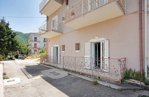 Piazza-Tralia-Pendolo Apartment | Room 'Napoli Con Vista Vesuvio' with Mountain View, Wi-Fi and Air Conditioning