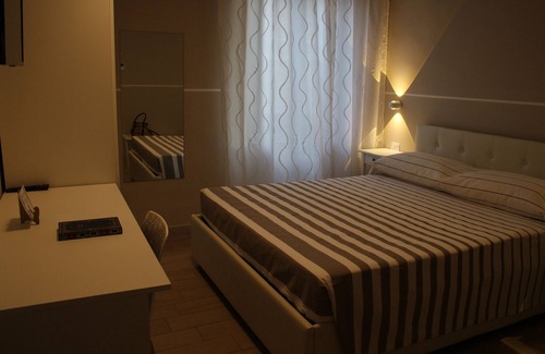 Corigliano Calabro House | Room-narciso - Stanza Matrimoniale - B&b