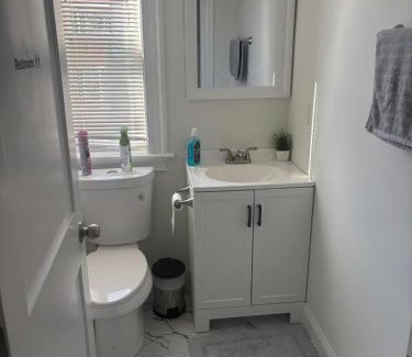 Dorchester House | Room Near South Bay Mall & Andrew Train Station