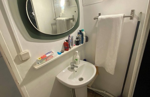 El Parc i la Llacuna del Poblenou Apartment | Room near the beach in Barcelona