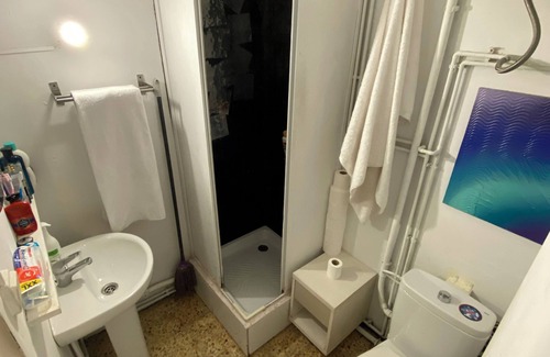 El Parc i la Llacuna del Poblenou Apartment | Room near the beach in Barcelona
