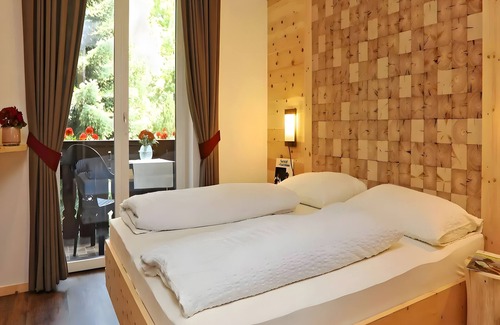 Sarntal Apartment | Room 'Olympia Zimmer 204' with Mountain View, Shared Garden and Wi-Fi