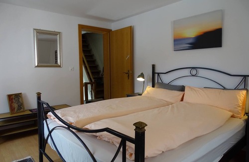 Gersau House | Room-organic BnB Froschkoenig "chaiserst