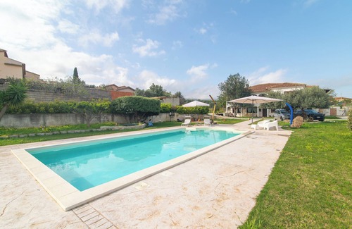 Torpe Apartment | Room 'Perla' with Shared Pool, Wi-Fi and Air Conditioning