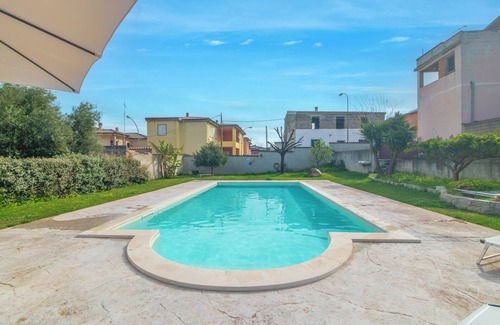 Torpe Apartment | Room 'Perla' with Shared Pool, Wi-Fi and Air Conditioning