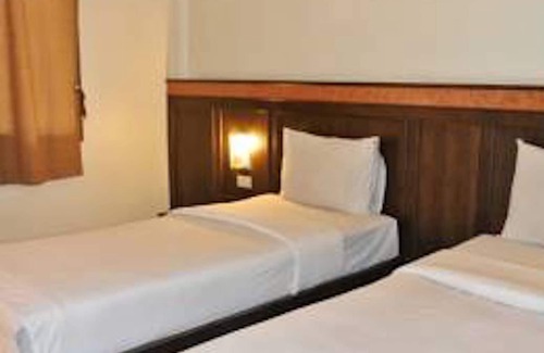 Chumphon Hotel | Room Place