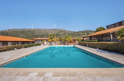 Armamar Apartment | Room 'Quarto 2 - Gojim Casa Rural' with Mountain View, Shared Pool and Wi-Fi