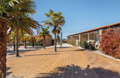 Armamar Apartment | Room 'Quarto 2 - Gojim Casa Rural' with Mountain View, Shared Pool and Wi-Fi