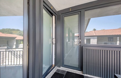 Rossas Apartment | Room 'Quarto 6' with Mountain View, Wi-Fi and Air Conditioning