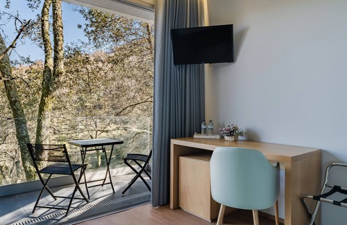 Vieira do Minho Apartment | Room 'Queen 2 - Oak Nature' with Shared Pool, Shared Terrace and Wi-Fi